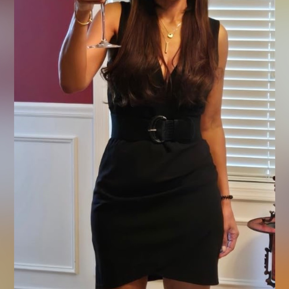 Timeless minimalist Chic Black wrap front V neck LBD cocktail forgiving size sm